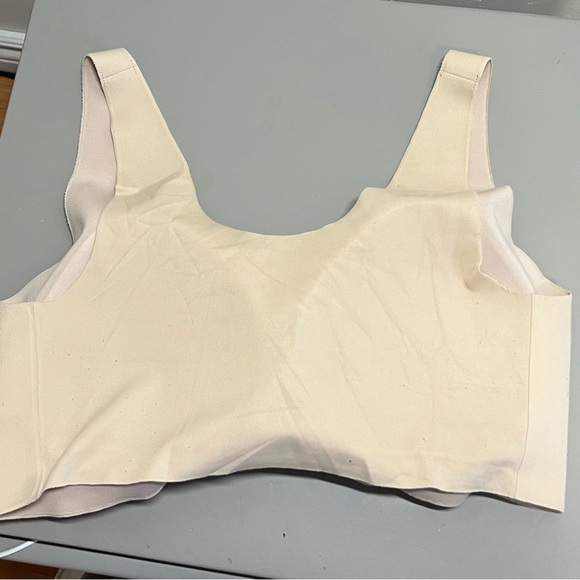 Uniqlo AIRism Bra - Picture 2 of 3